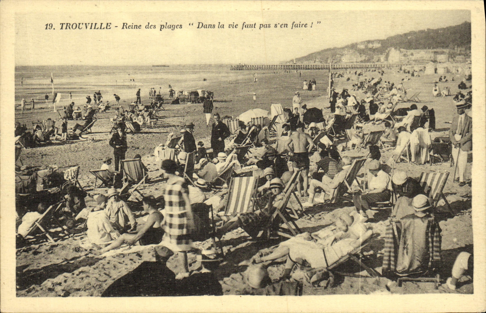 CPA Trouville Reine des Plages Dana la vie faut pas en faire