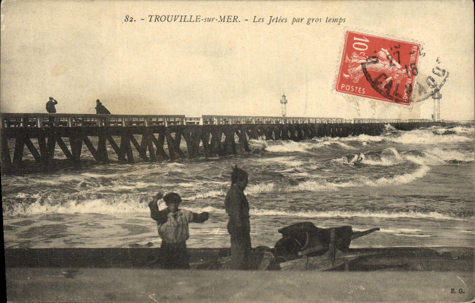 TROUVILLE-sur-MER — Les Jetées par gros temps — E. G.