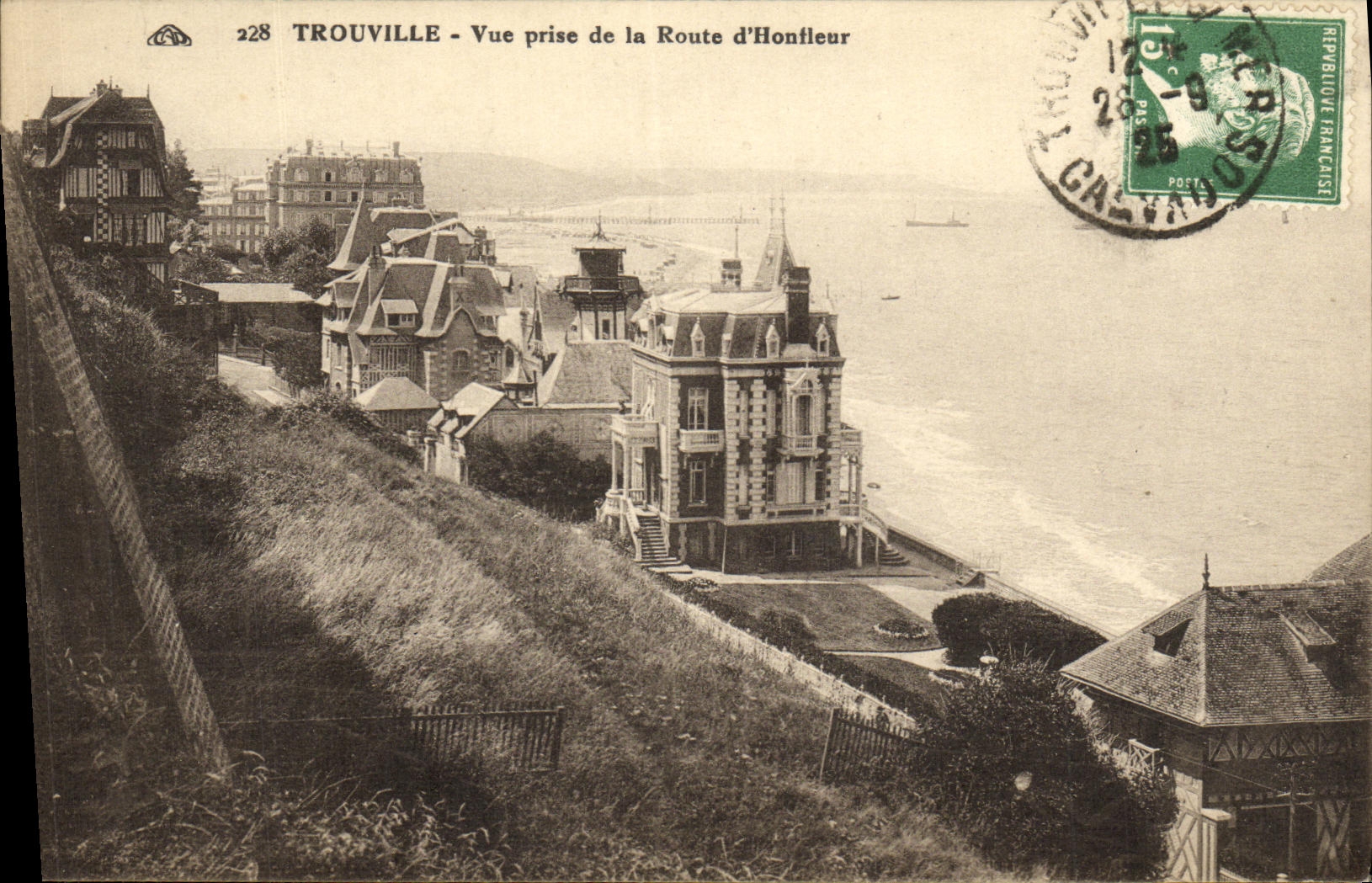 Trouville - Vue prise de la Route d'Honfleur — n° 228 — CPAPHIL