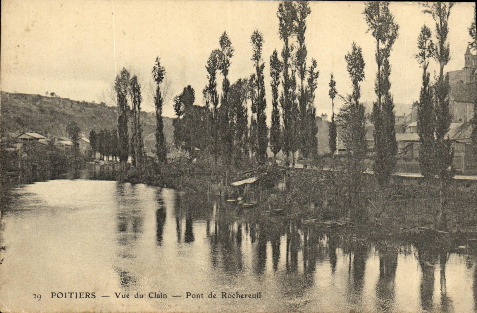 CPA Poitiers Vue du Clain Pont de Rochereull