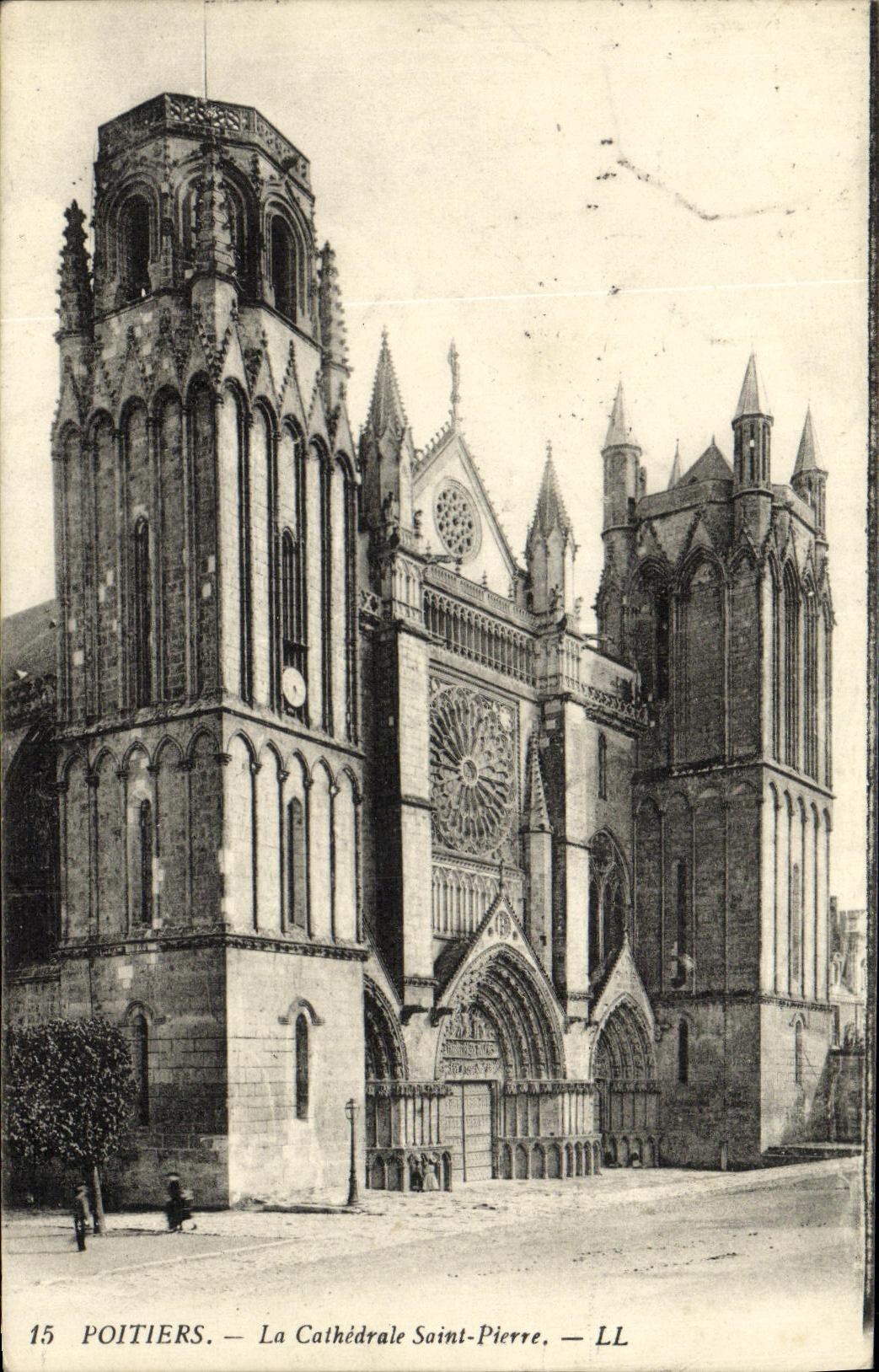 Poitiers — La Cattedrale di San Pietro — LL