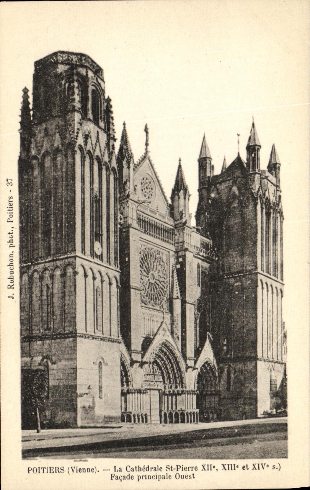 Poitiers (Vienne) — La Cathédrale Saint-Pierre — Façade principale Ouest — J. Robuchon, phot. Poitiers - 37