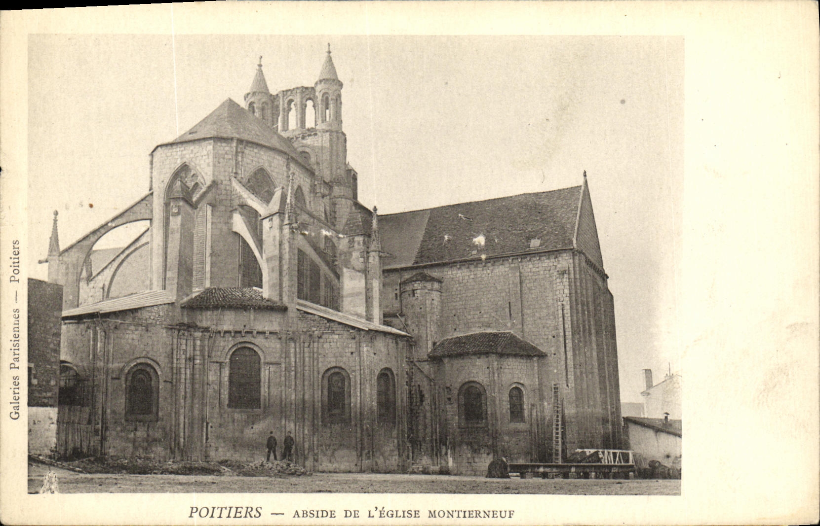 CPA Poitiers Abside De L Eglise Montierneuf