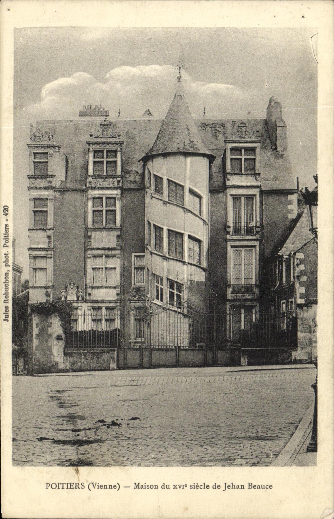 Poitiers (Vienne) — Maison du xvième siècle de Jehan Beauce — Jules Rohuchon, phot. Poitiers - 420