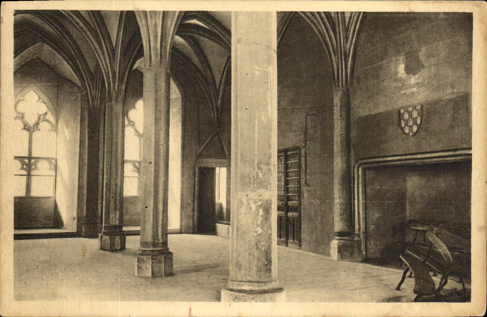 Salle du Palais de Justice à Poitiers — où aurait été interrogée Jeanne d'Arc — J. Robuchon, Poitiers