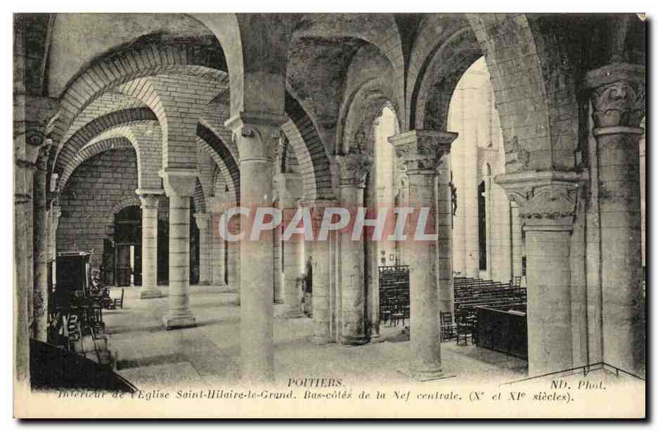 Poitiers — Intérieur de l'Église Saint-Hilaire-le-Grand, bas-côtés de la nef centrale — ND, Phot. (Xe et XIe siècles)