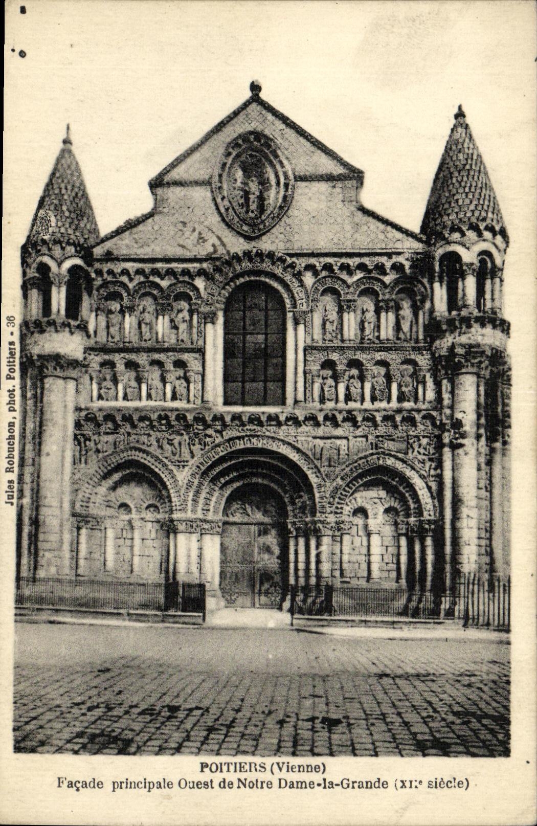Poitiers (Vienne) — Façade principale Ouest de Notre-Dame-la-Grande (XIe siècle) — Jules Robuchon, phot. Poitiers - 36