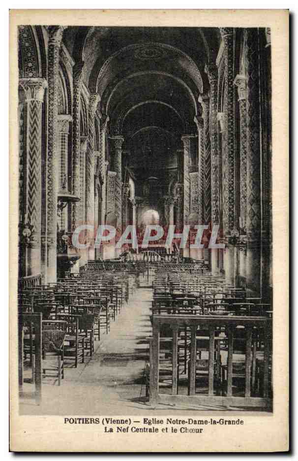 Poitiers (Vienne) — La Iglesia de Notre-Dame-la-Grande — La Nave Central y el Presbiterio