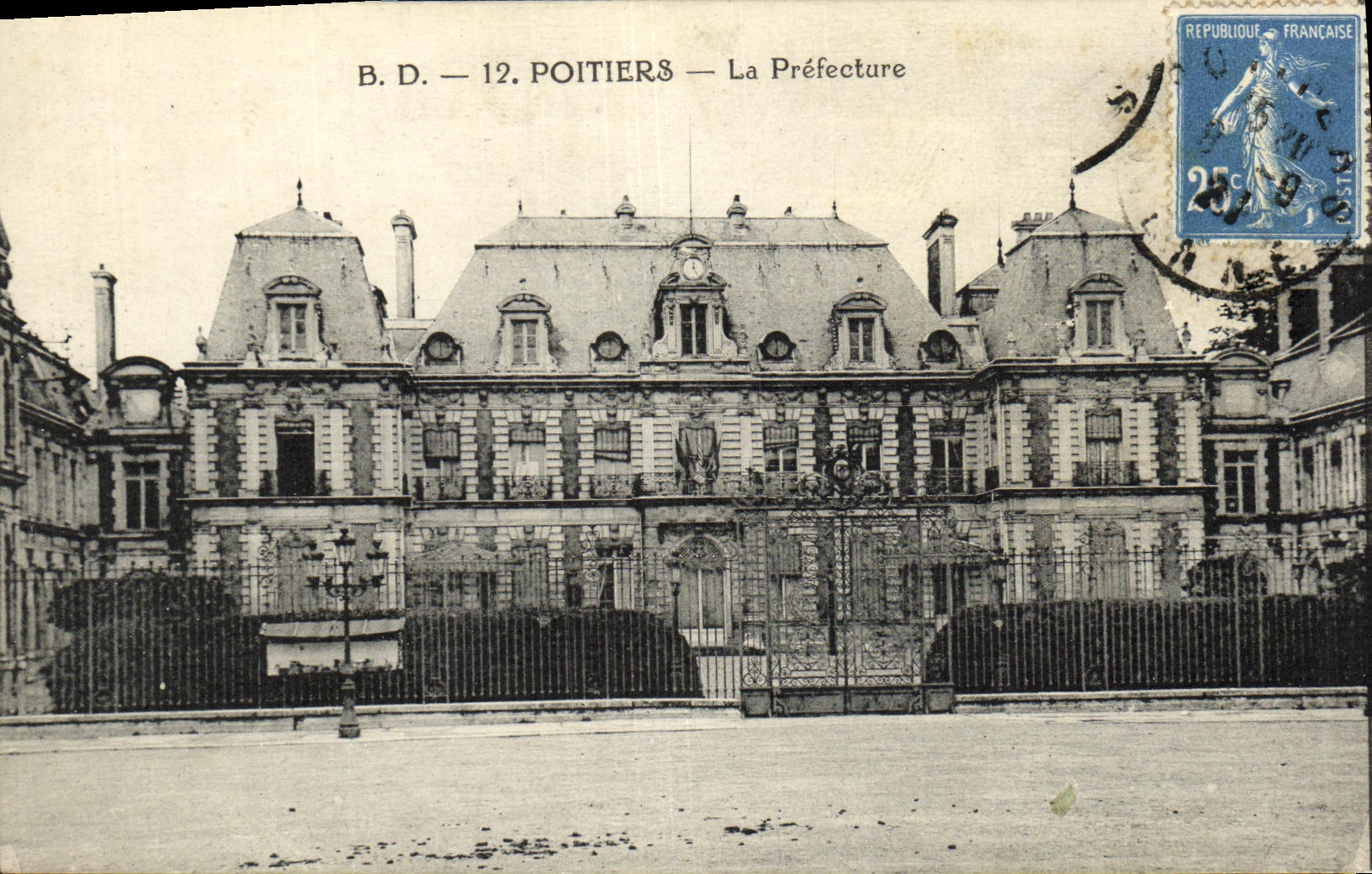 Poitiers — La Préfecture — B.D. 12