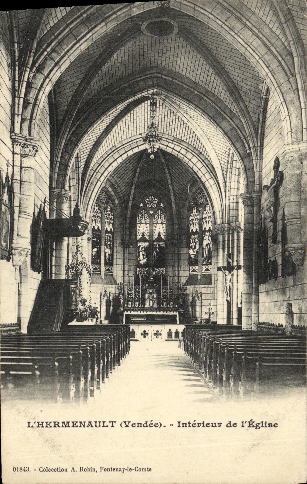CPA L Hermenault Interieur de L Eglise
