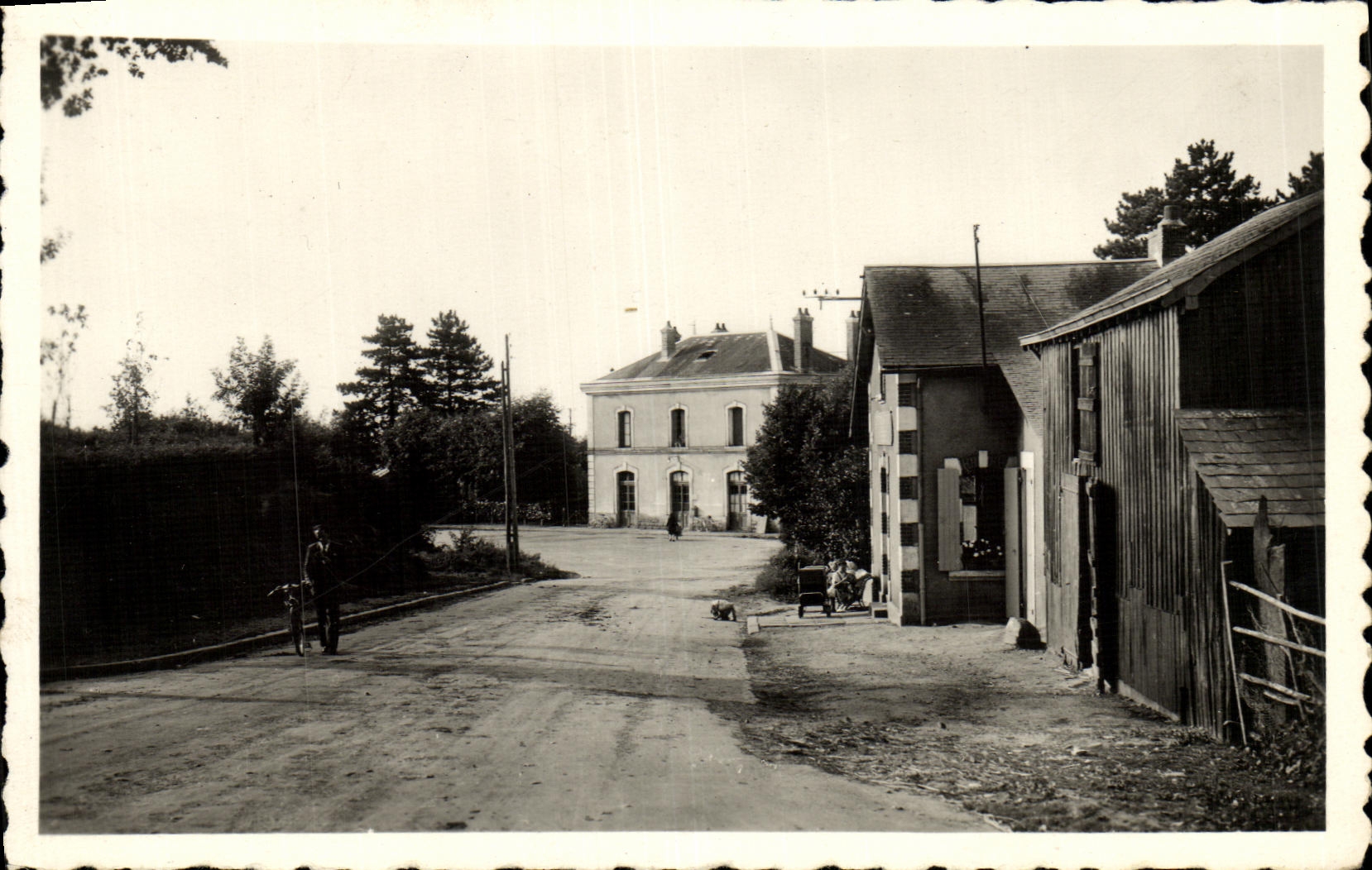 CPSM La Chataigneraie Avenue de la Gare