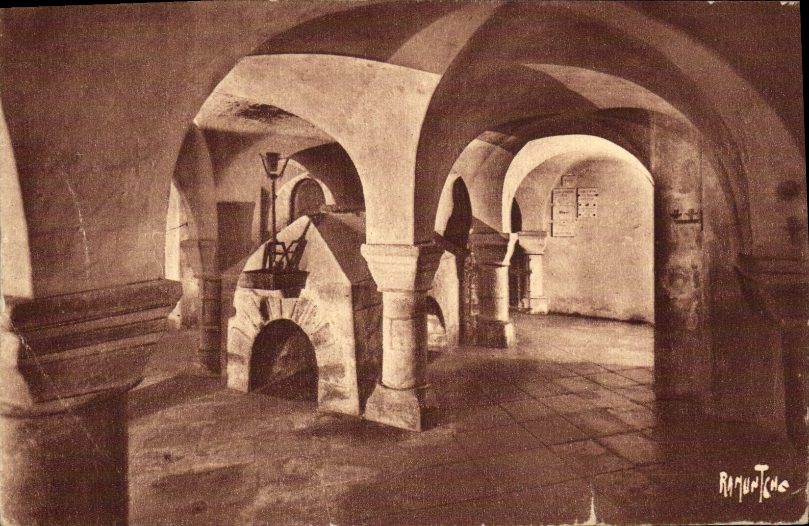 Crypte de l'Église — Île de Noirmoutier — Éditions Artistiques Raymond Bergevin
