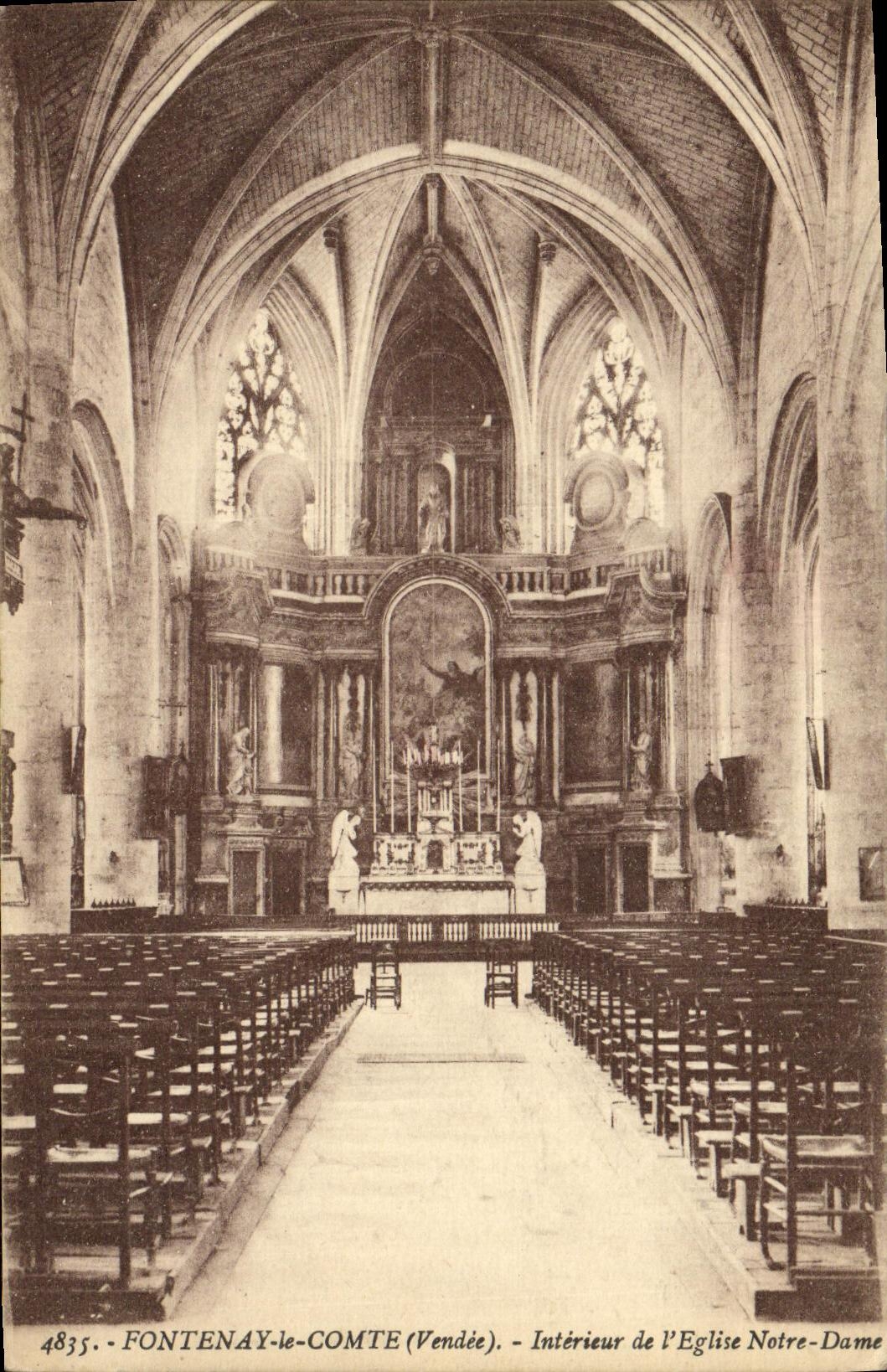 CPA Fontenay Le Comte Interieur de L Eglise Notre Dame