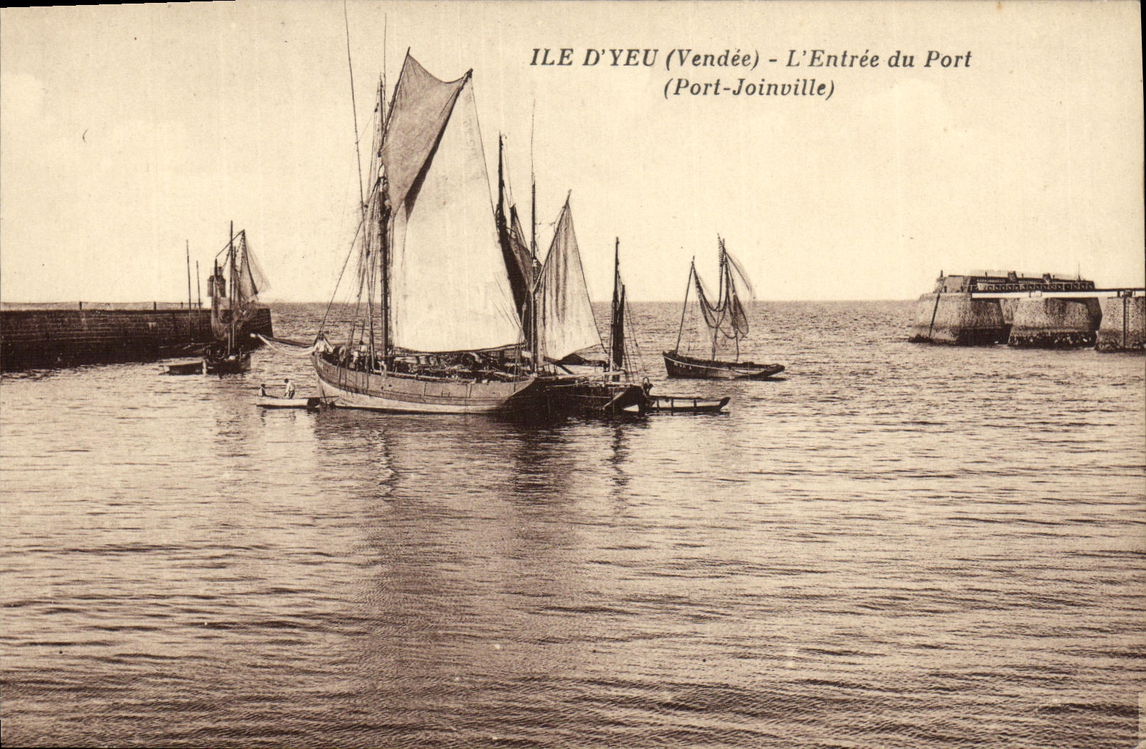 CPA Ile D Yeu L Entree du Port Bateaux