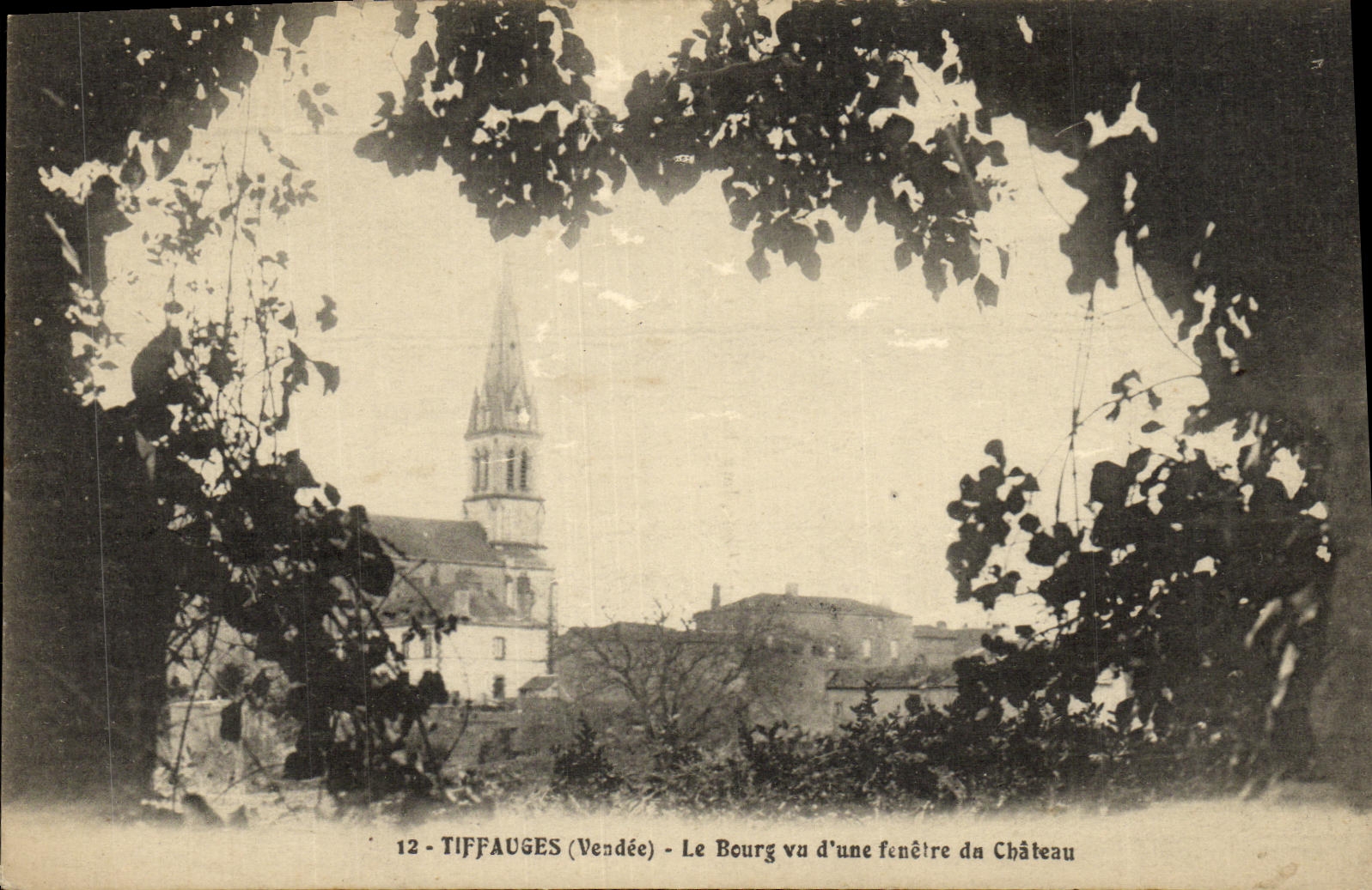 CPA Tiffauges Le Bourg vu d une Fenetre du Chateau