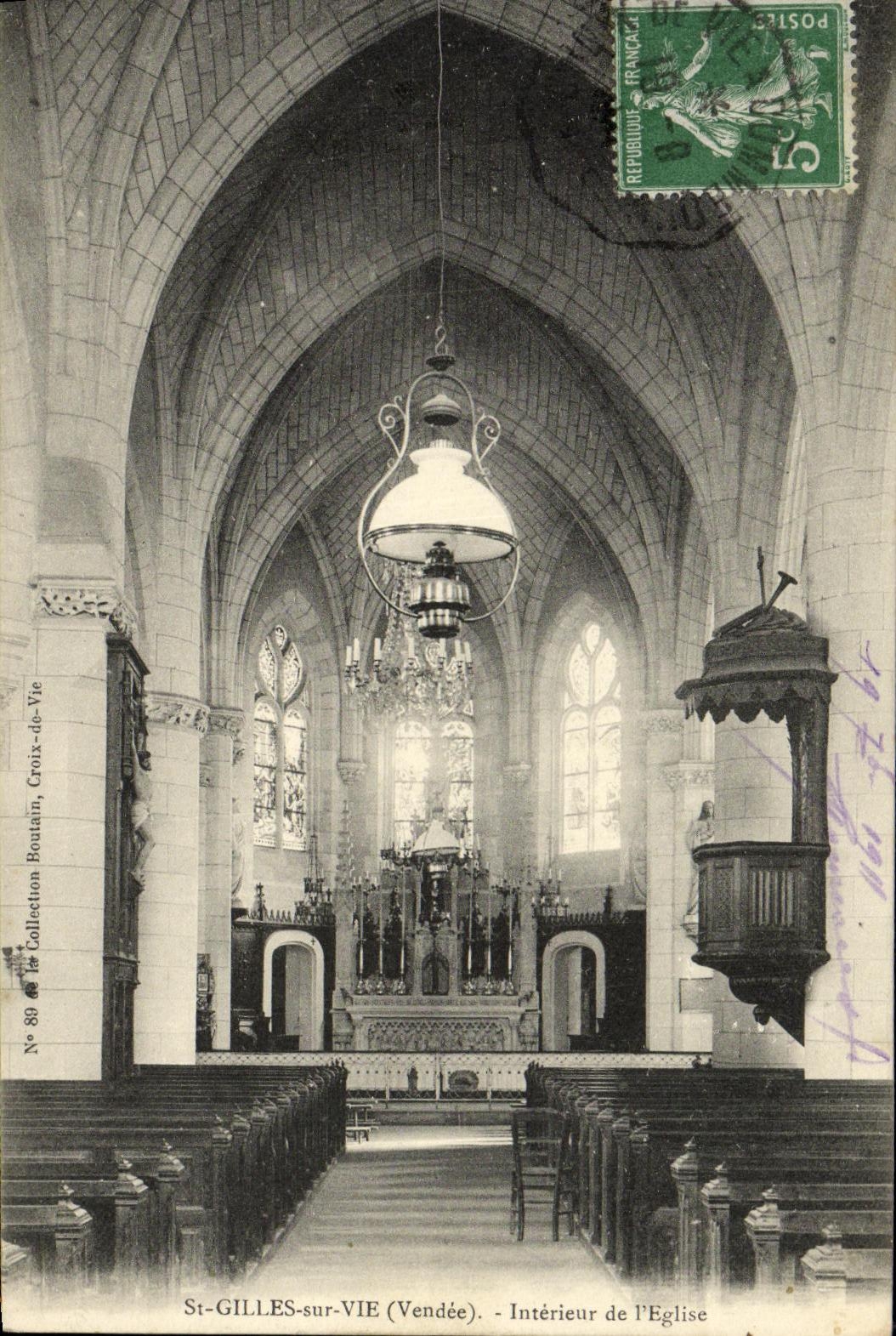 CPA St Gilles sur Vie Interieur de L Eglise