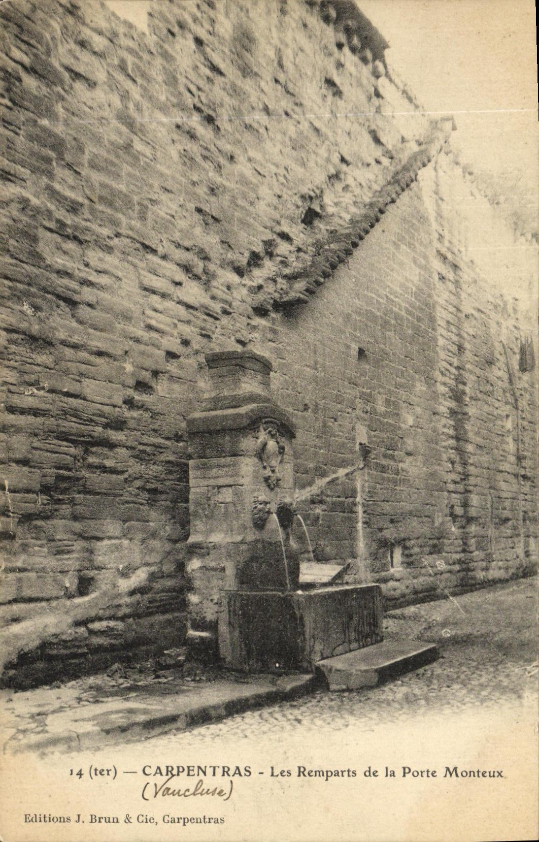 CPA Carpentras Les Remparts de la Porte Monteux