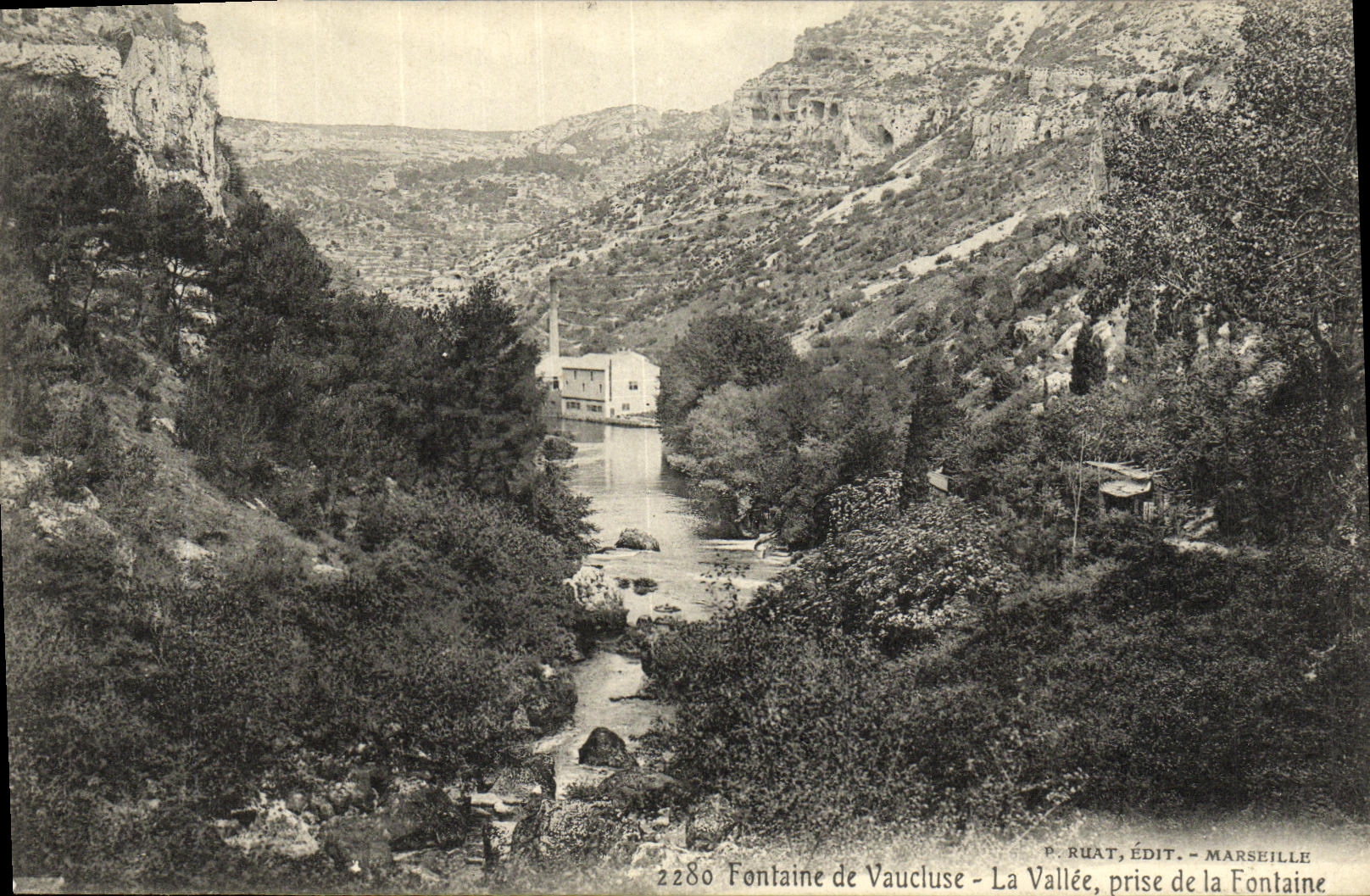 Fontaine de Vaucluse - La Vallée, prise de la Fontaine — P. Ruat, Édit. - Marseille, n° 2280