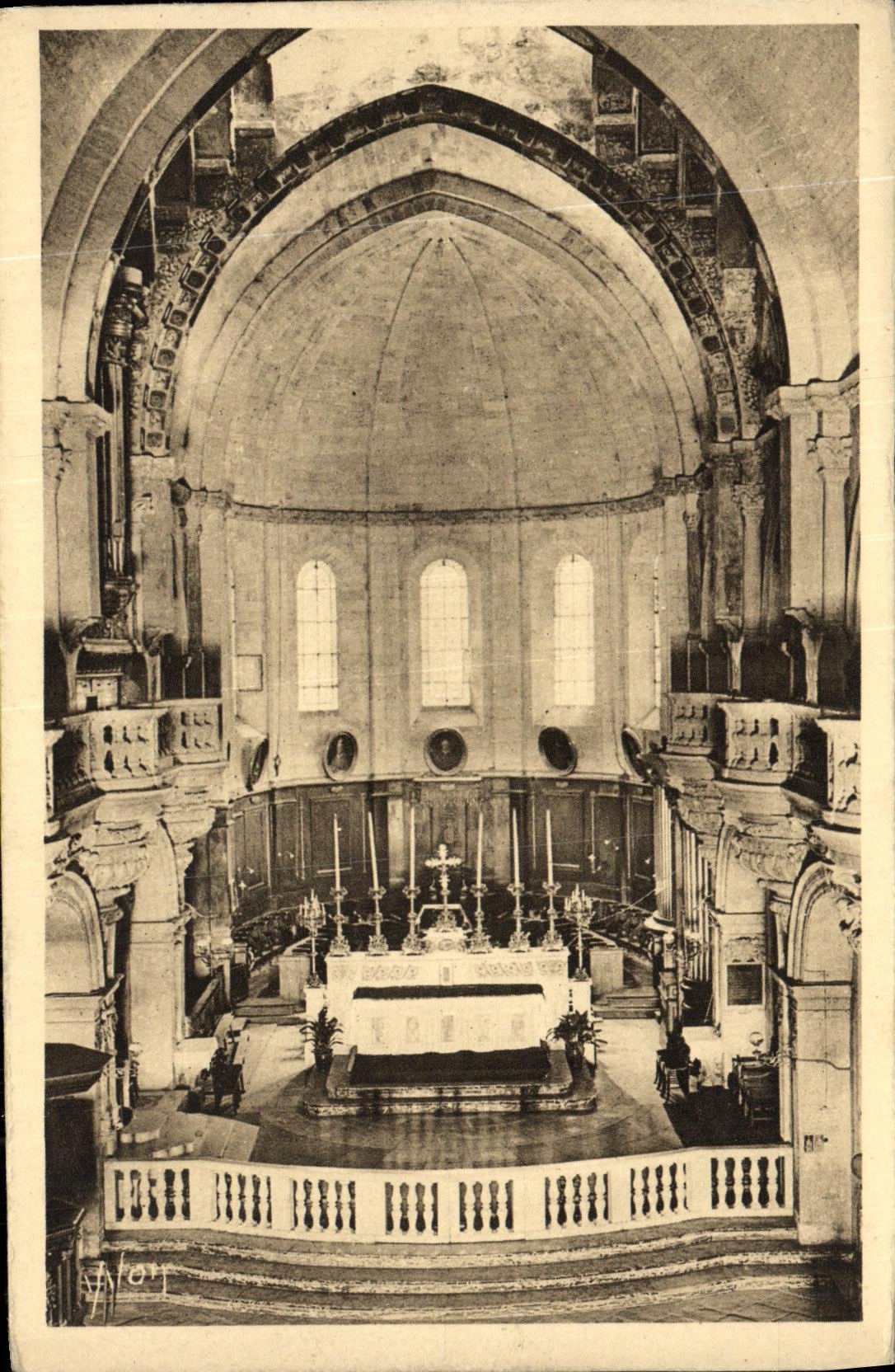 CPA Avignon La Cathedrale Grande nef