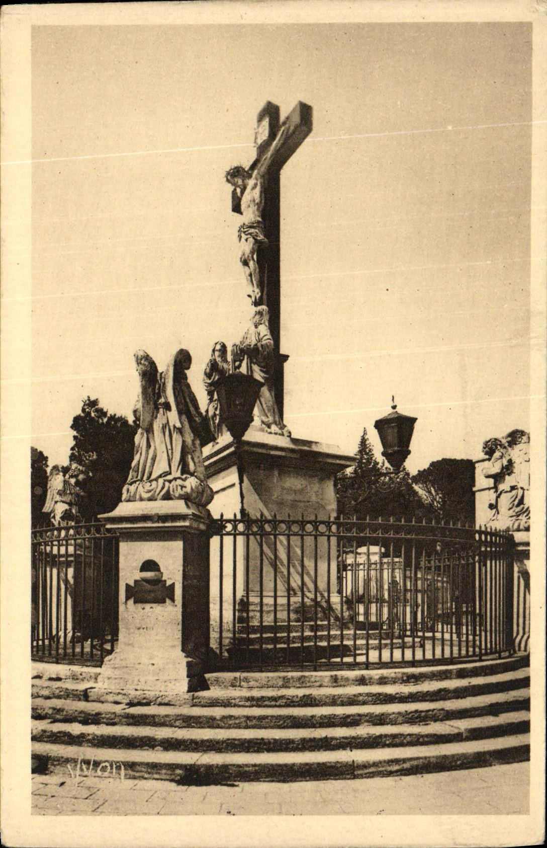 CPA Avignon Calvaire de la Cathedrale