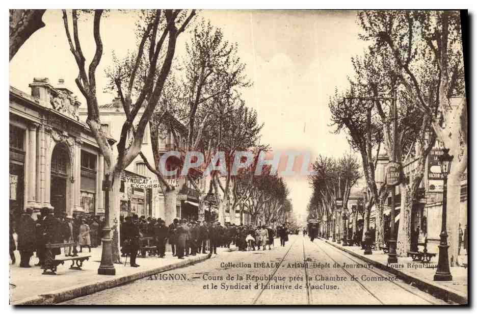 Avignon — Cours de la République près la Chambre de Commerce et le Syndicat d'Initiative de Vaucluse