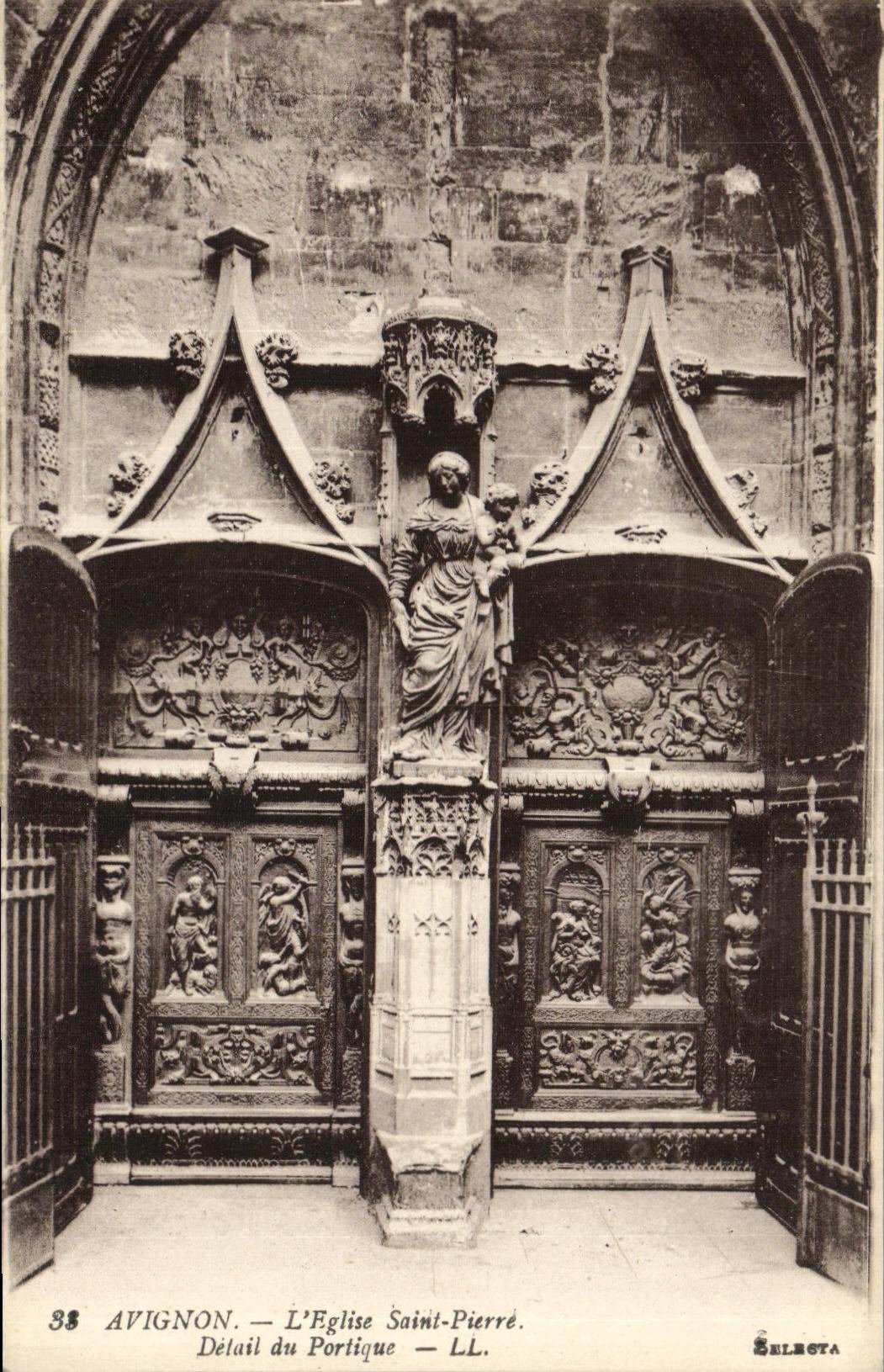 CPA Avignon L Eglise Saint Pierre Detail du Portique