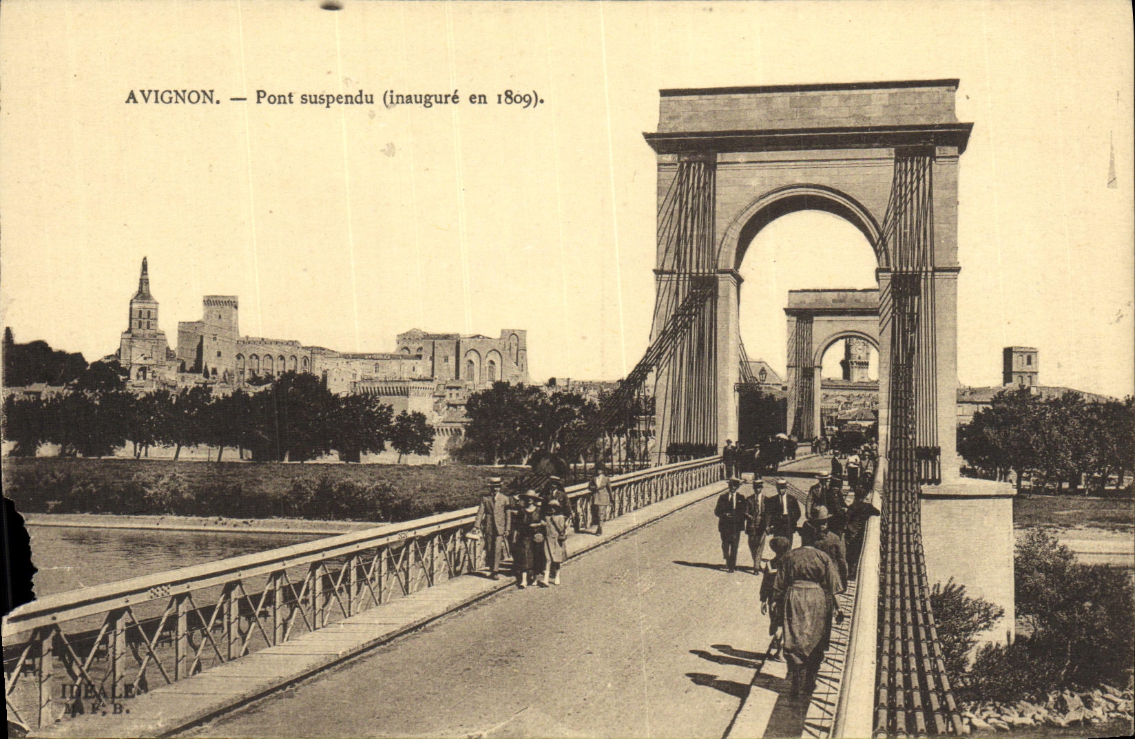 Avignon — Pont suspendu (inauguré en 1809)