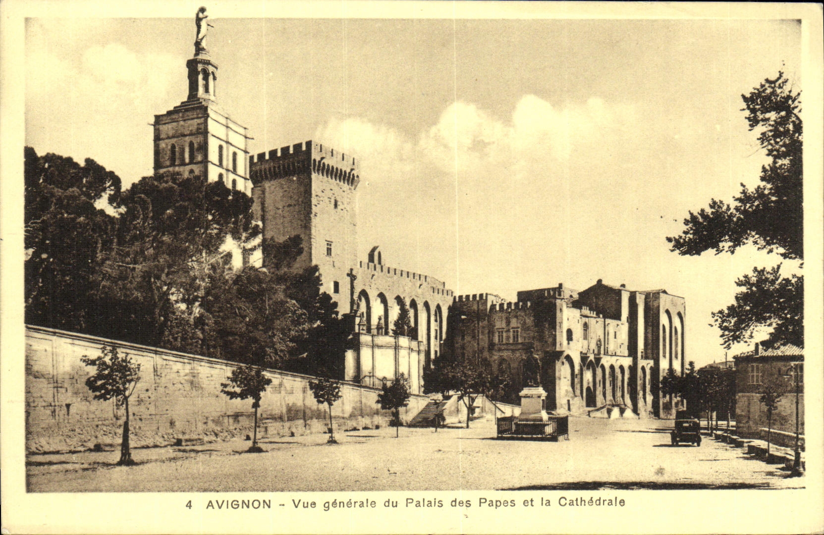 CPA Avignon Vue Generale du Palais des Papes et la Cathedrale