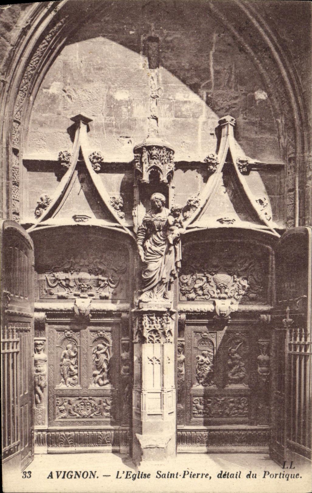 CPA Avignon L Eglise Saint Pierre detail du portique
