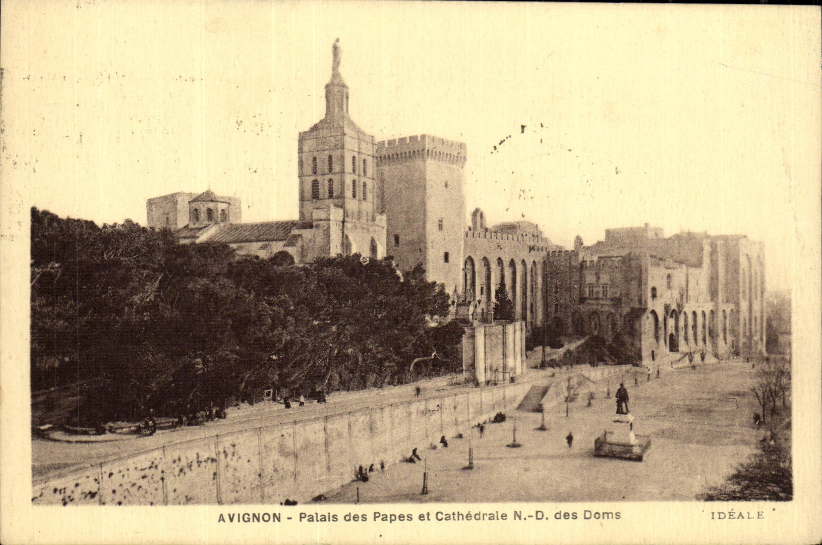 CPA Avignon Palais des Papes et cathedrale ND des Doms