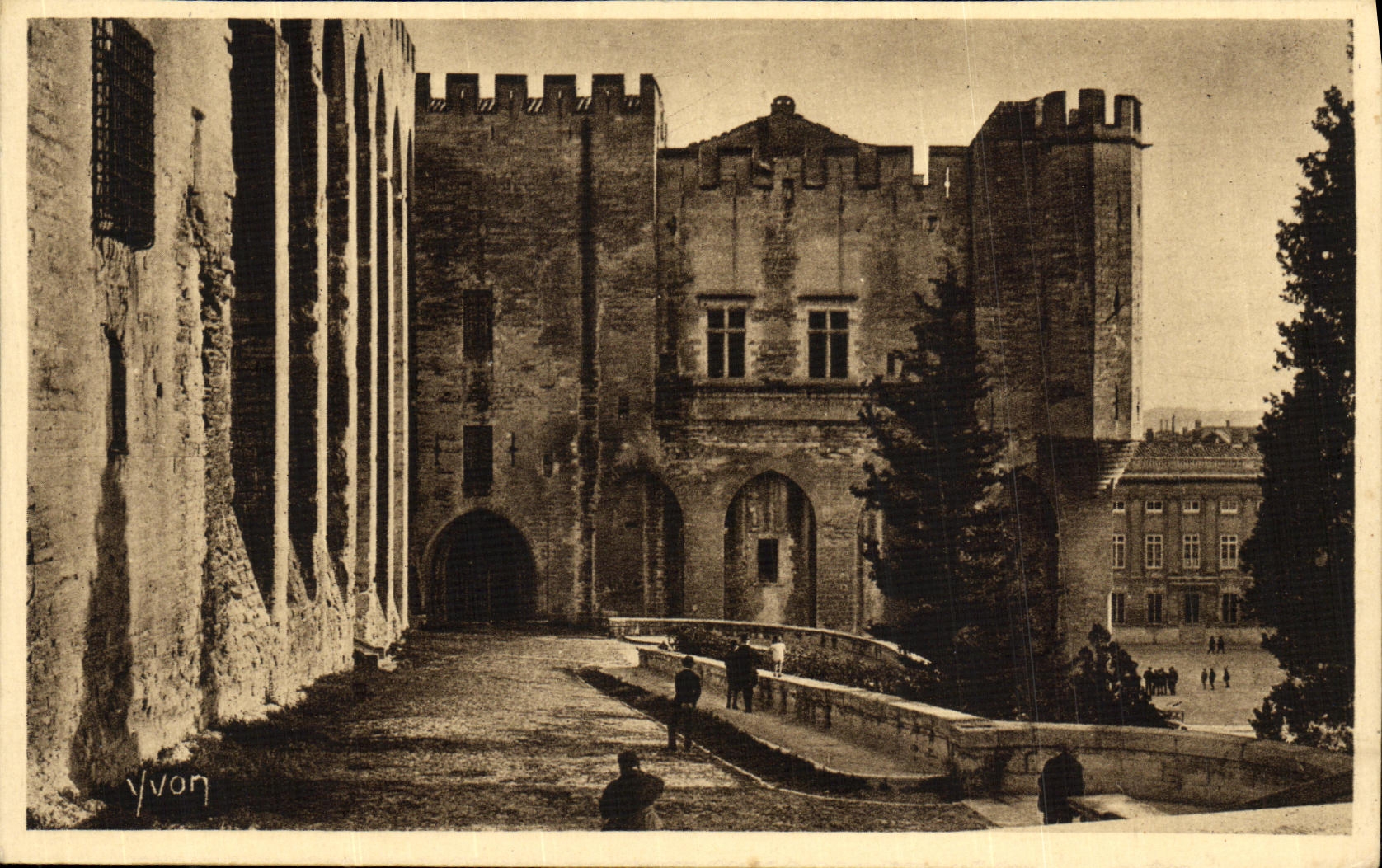 CPA Avignon Aile Gauche de Palais de Papes 