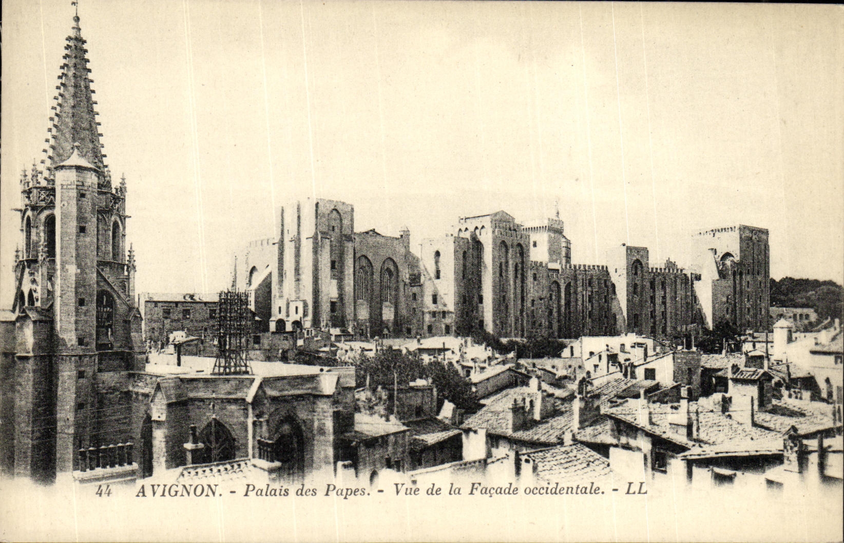 CPA Avignon La Palais des Papes Vue de la facade occidentale