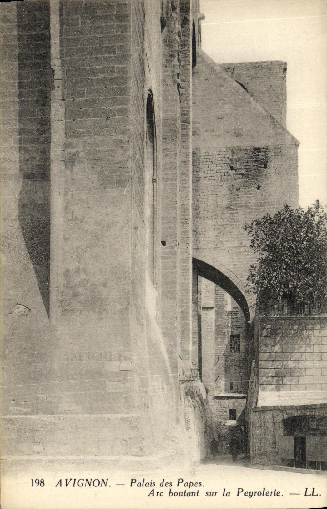 CPA Avignon Palais des Papes Arc Boutant Sur La Peyrolerie 