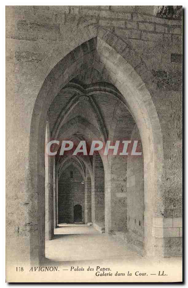 CPA Avignon Palais Des Papes Galerie dans la cour