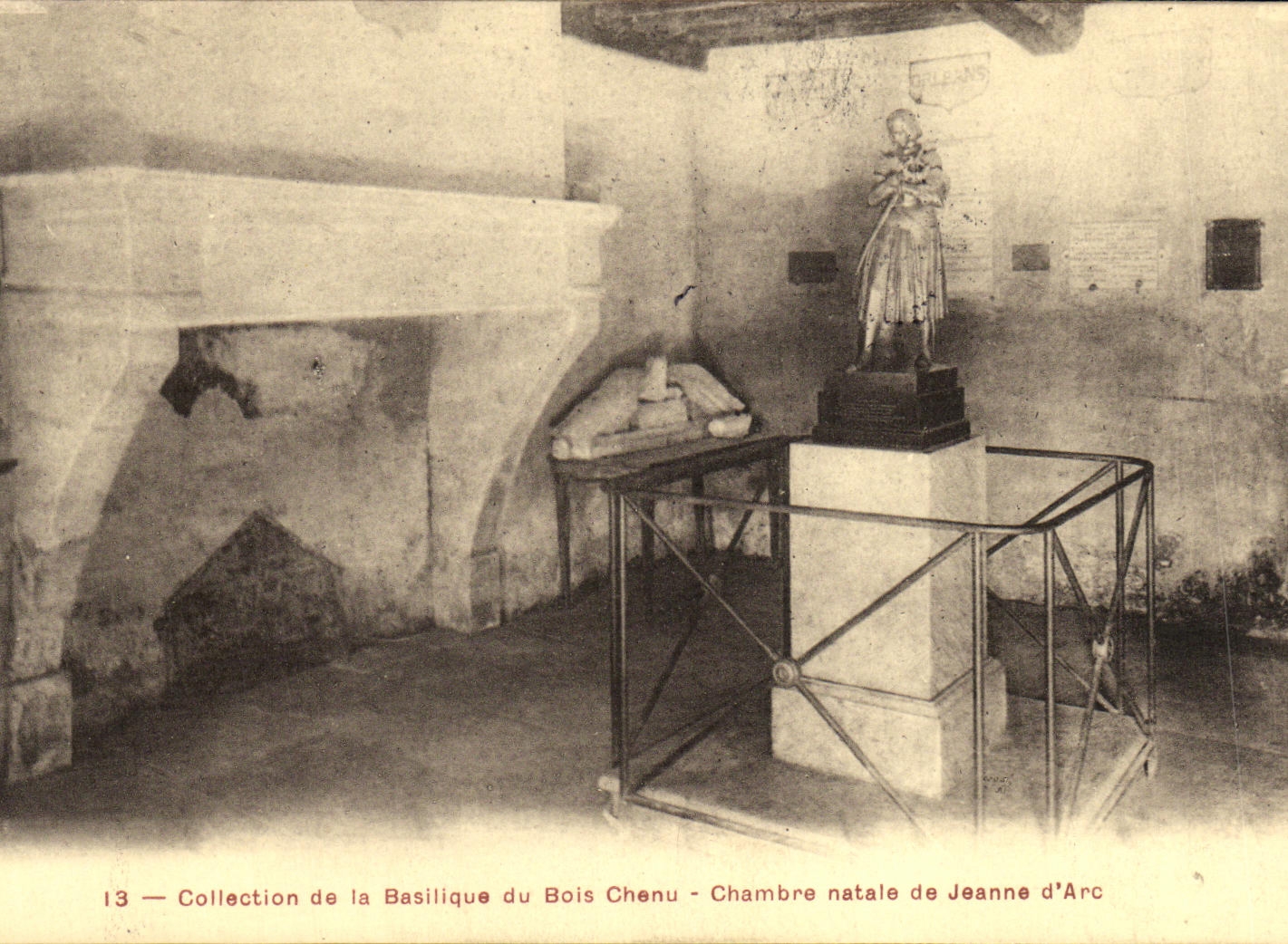 Chambre natale de Jeanne d'Arc — Basilique du Bois-Chenu — Collection de la Basilique du Bois-Chenu