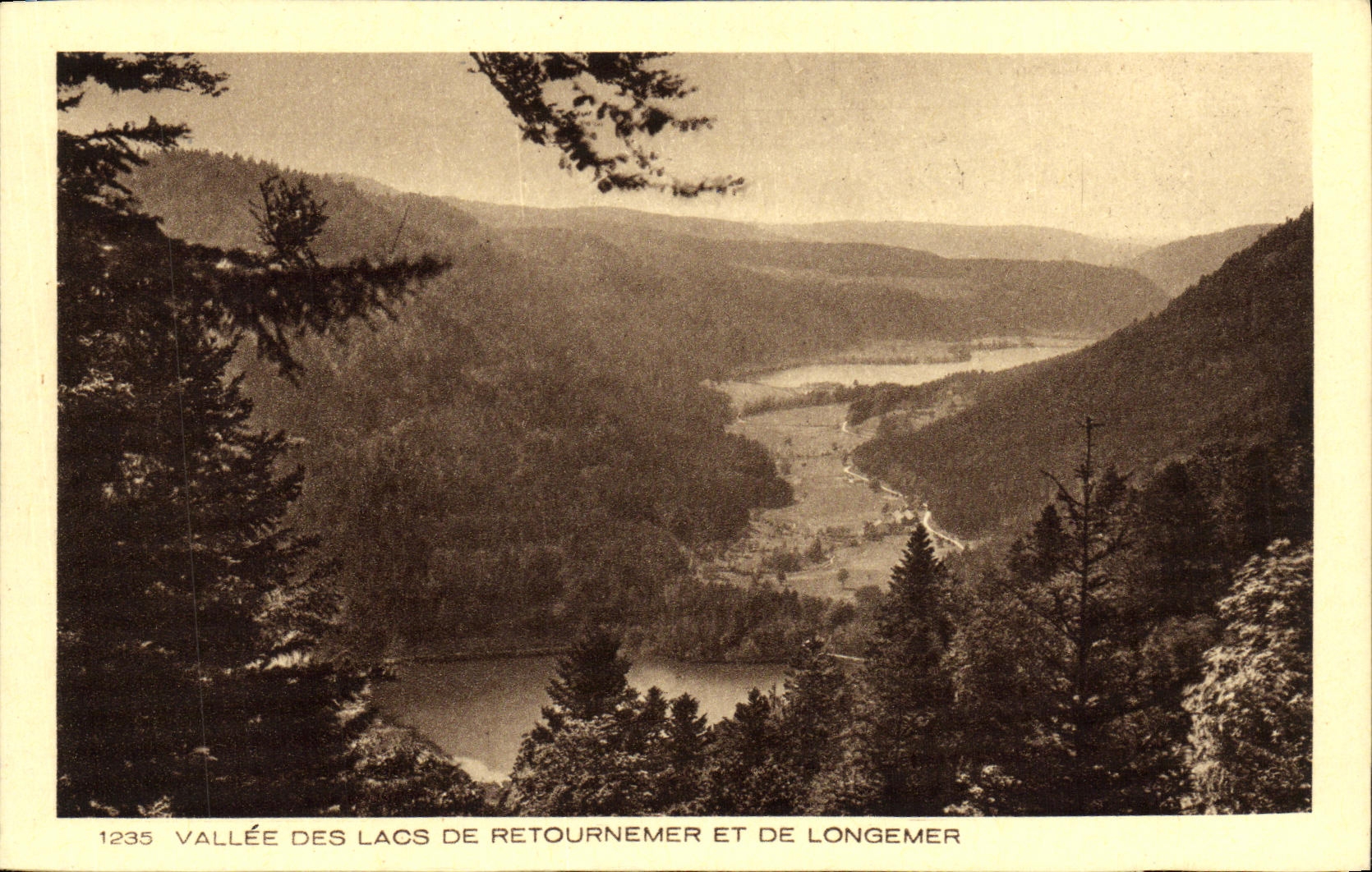 Vallée des lacs de Retournemer et de Longemer — vue panoramique — série 1235, éditée par Braun & Cie, Mulhouse-Dornach