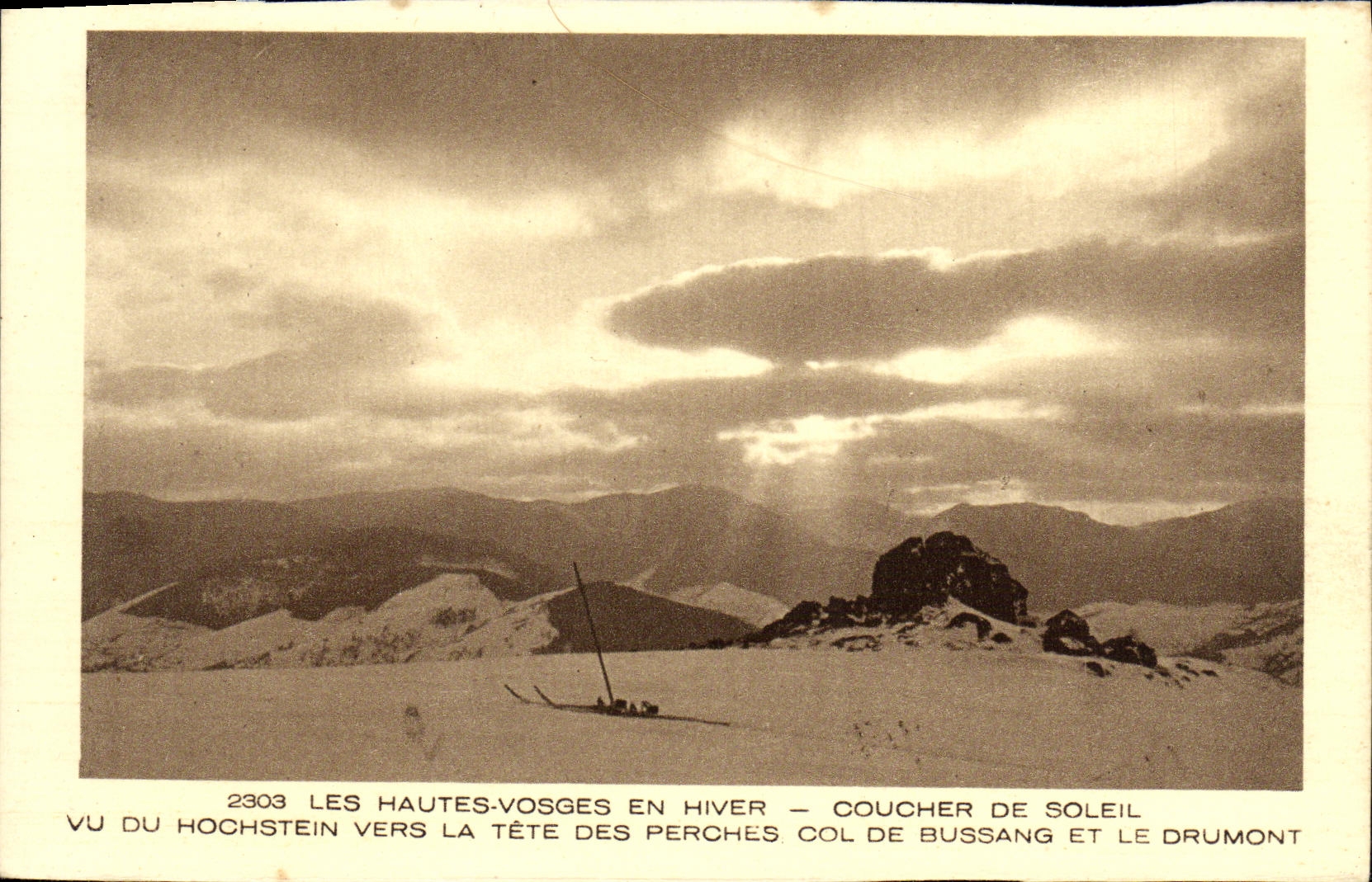 Les Hautes-Vosges en hiver — Coucher de soleil — vu du Hochstein vers la tête des Perches, col de Bussang et le Drumont — n° 2303