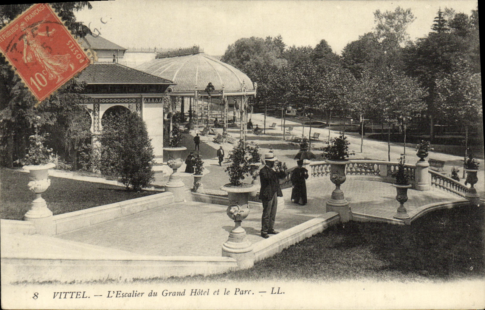 CPA Vittel L Escalier Du Grand Hotel Et Le parc 