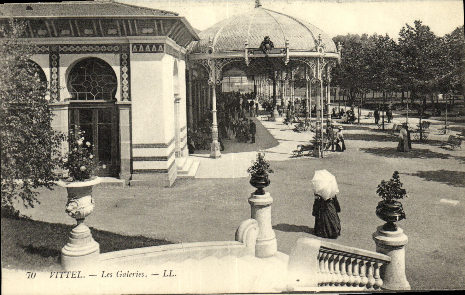 CPA Vittel Les Galeries