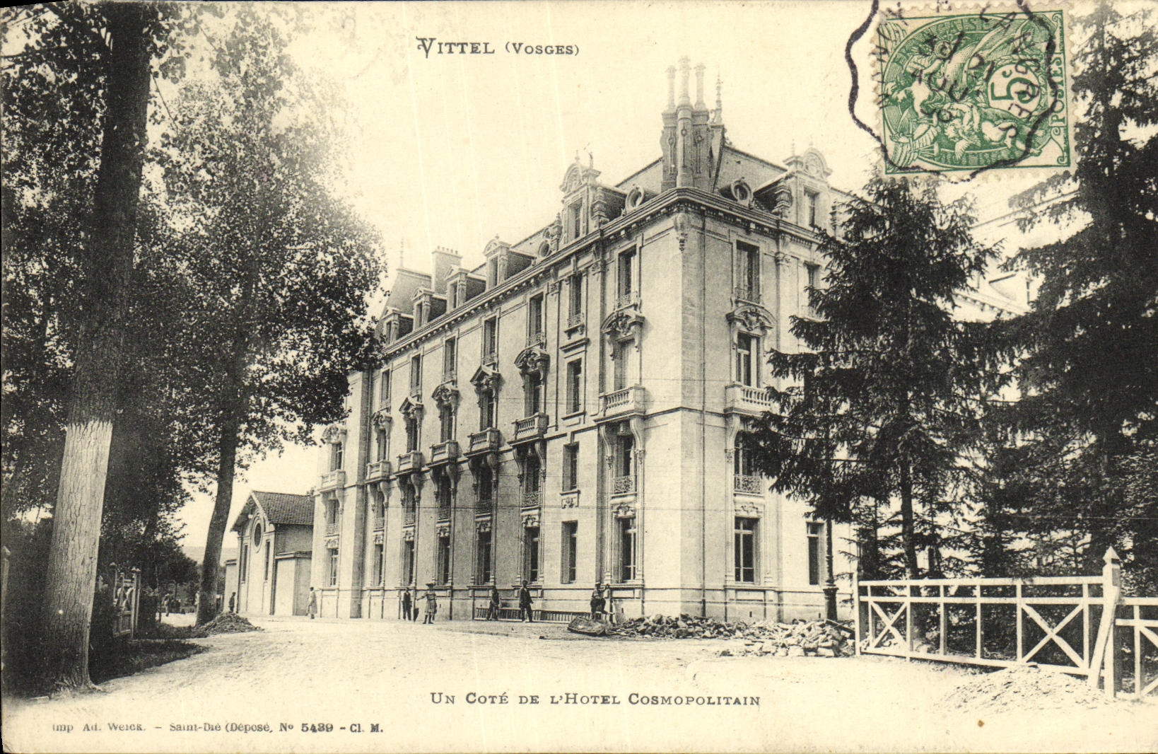 CPA Vittel Un Cote De L Hotel Cosmopolitain 