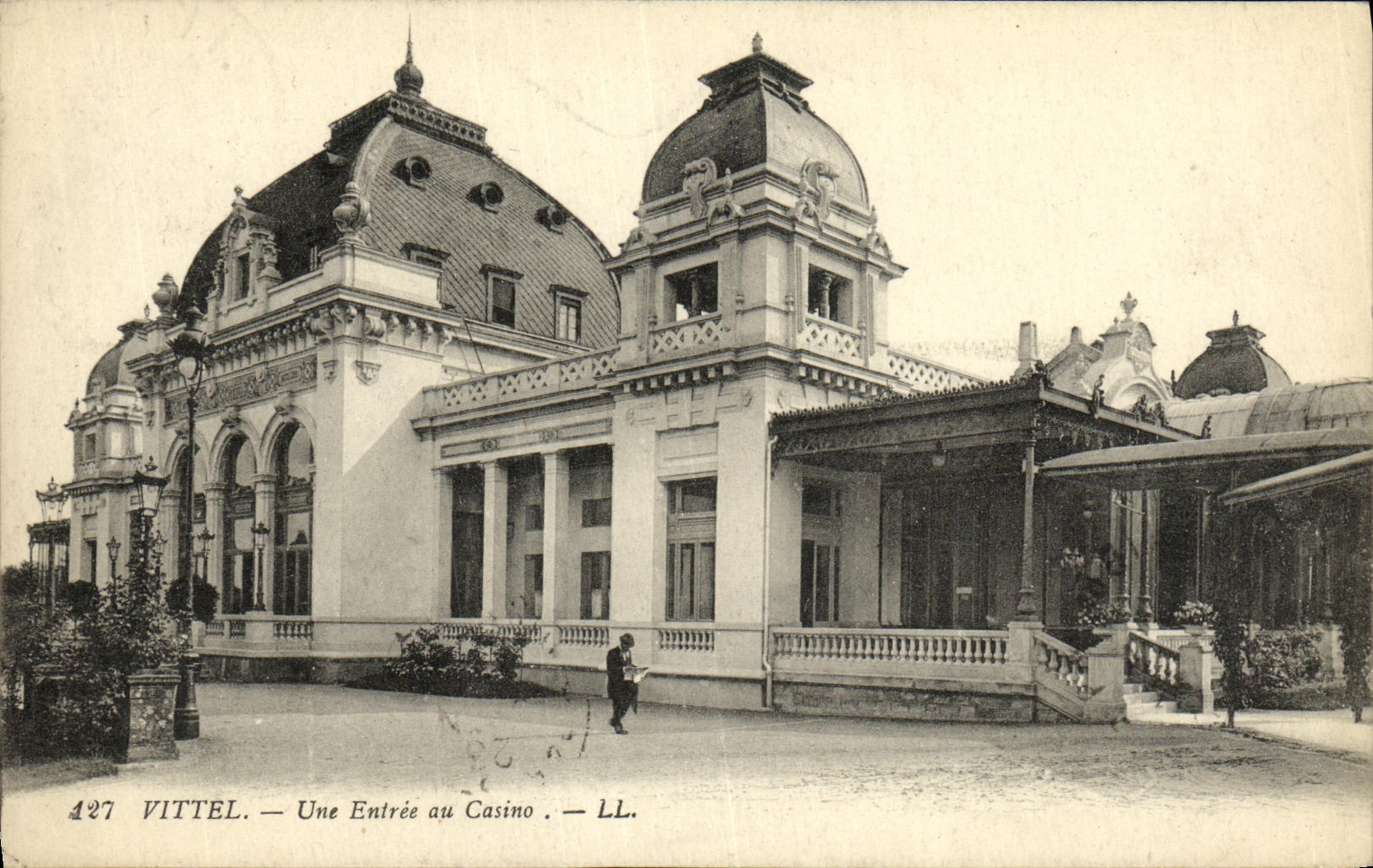 CPA Vittel Une Entree Au Casino 
