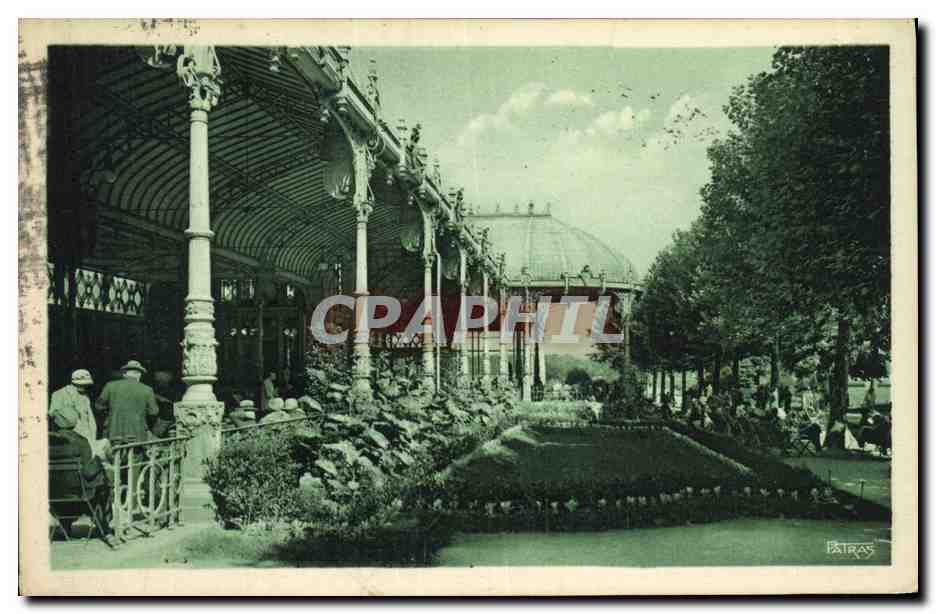 CPA Vittel Dans Le Parc Les sources