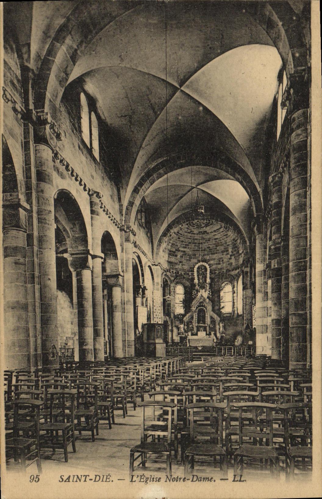 CPA Saintt Die L Eglise Notre Dame