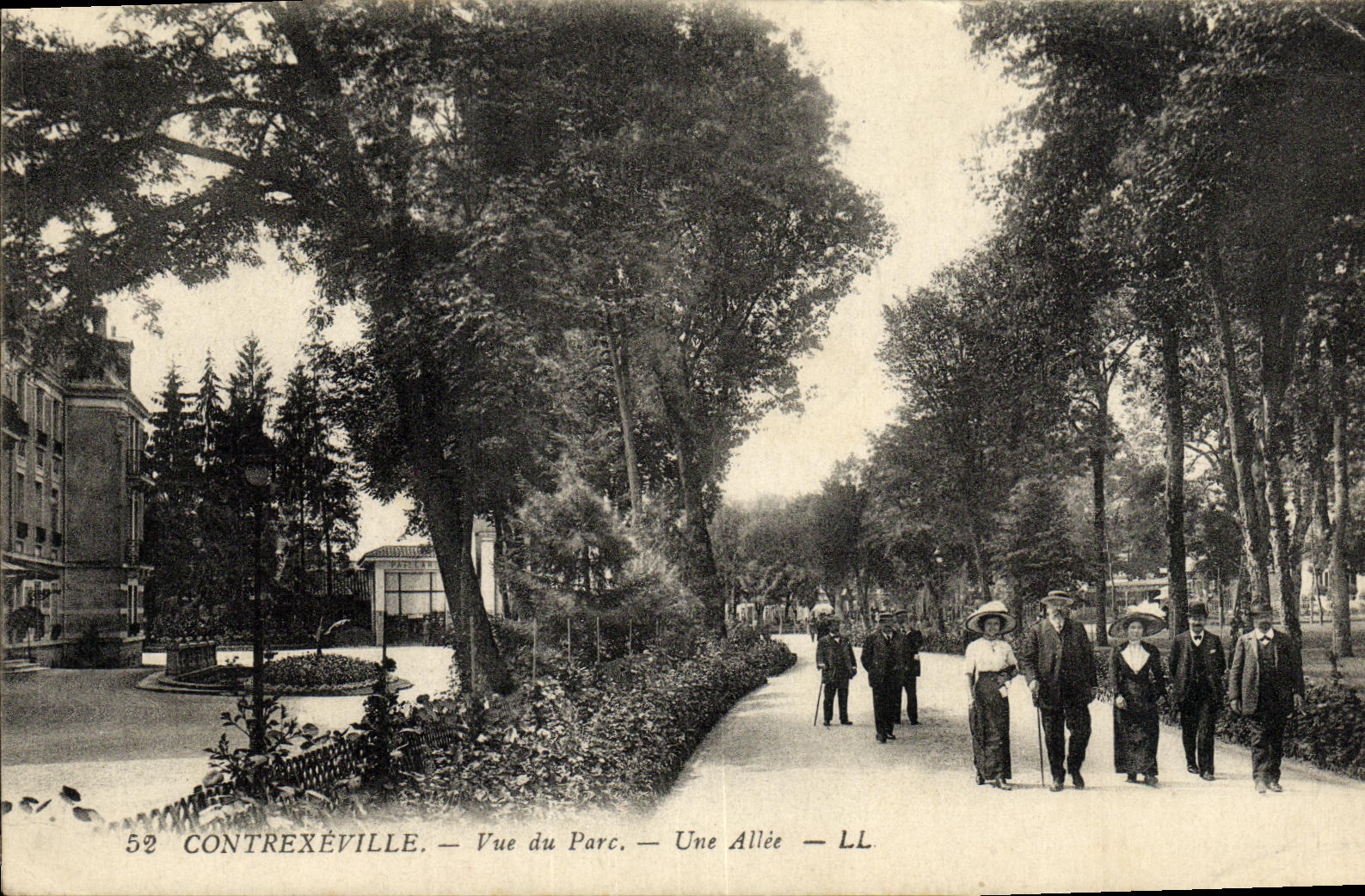 CPA Contrexeville Vue Du Parc Une Allee 