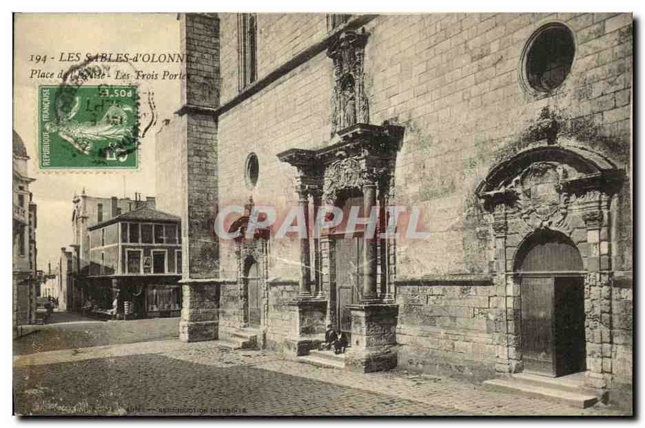 CPA Les Sables D Olonne Place de L Eglise Les Trois Portes 