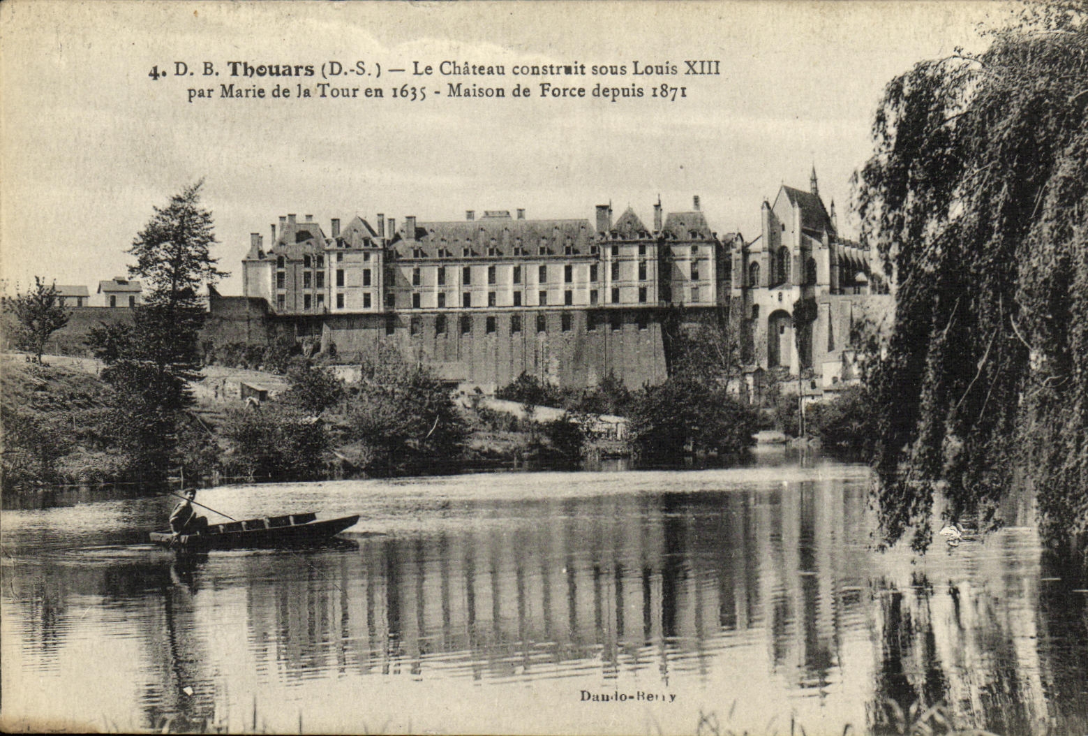 Thouars (D.-S.) — Le Château construit sous Louis XIII par Marie de la Tour en 1635 - Maison de Force depuis 1871