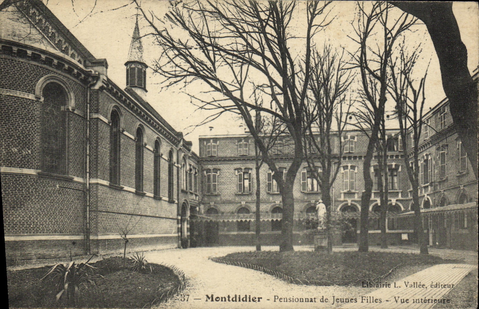 Montdidier - Pensionnat de Jeunes Filles - Vue intérieure — Librairie L. Vallée, éditeur, n°37
