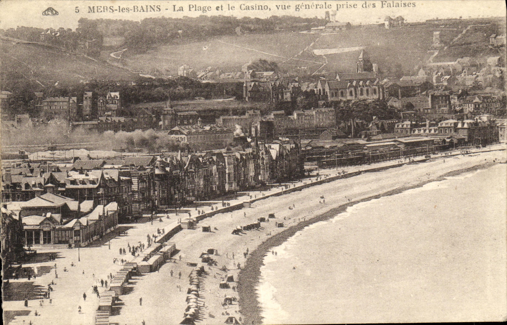 CPA Mers les Bains La Plage et Le Casino Vue Generale prise des falaises 
