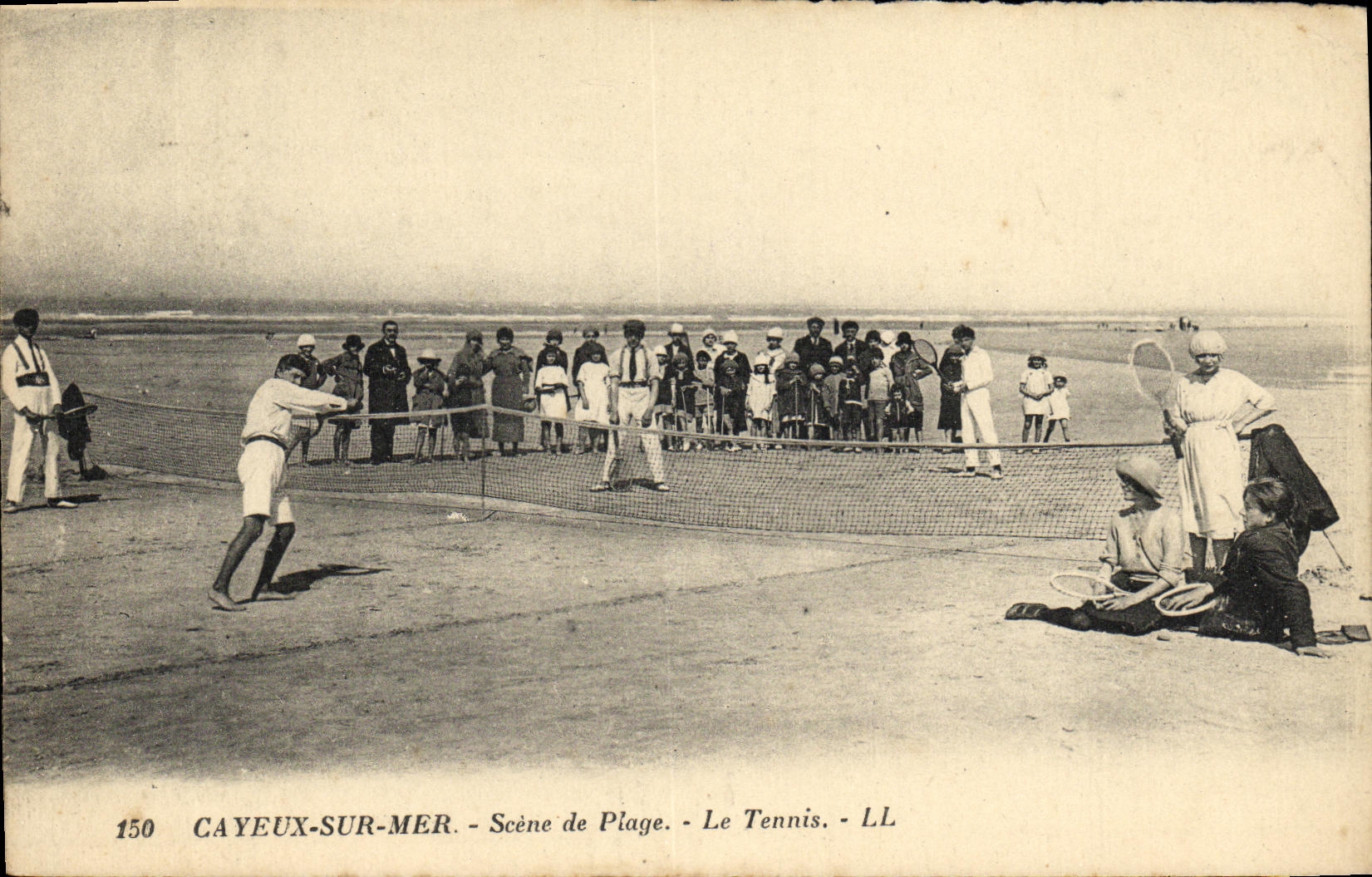 CPA Cayeux Sur Mer Scene de Plage Le Tennis 