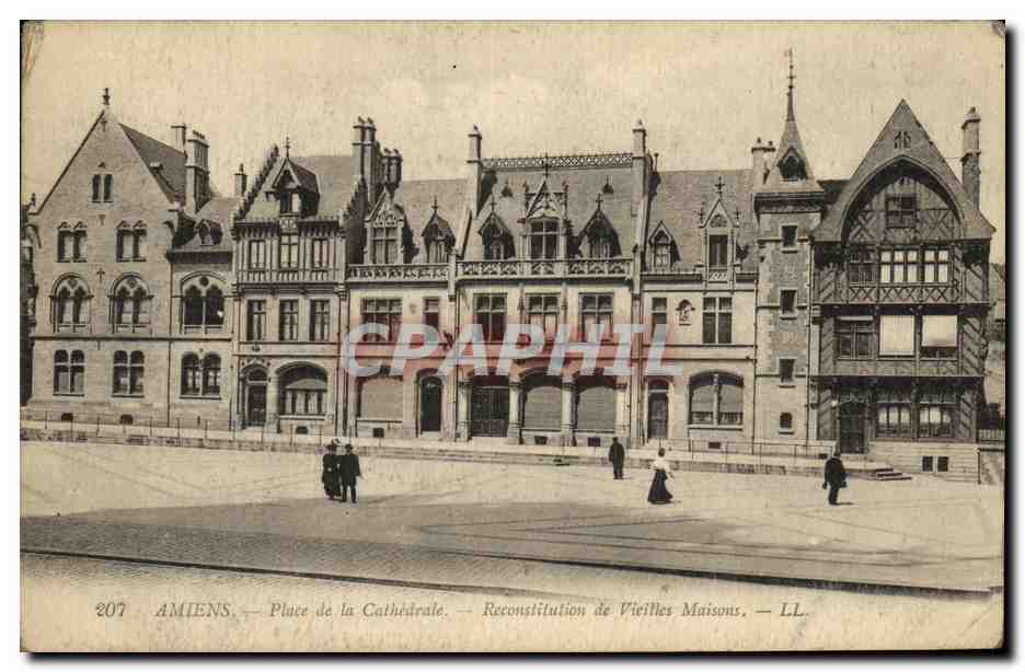 CPA Amiens Place de la Cathedrale Reconstitution de vieilles maisons 